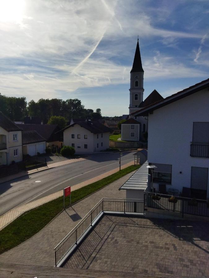 Aussergewoehnliche Atelierferienwohnung Mit Balkon An Der Donau Winzer ภายนอก รูปภาพ